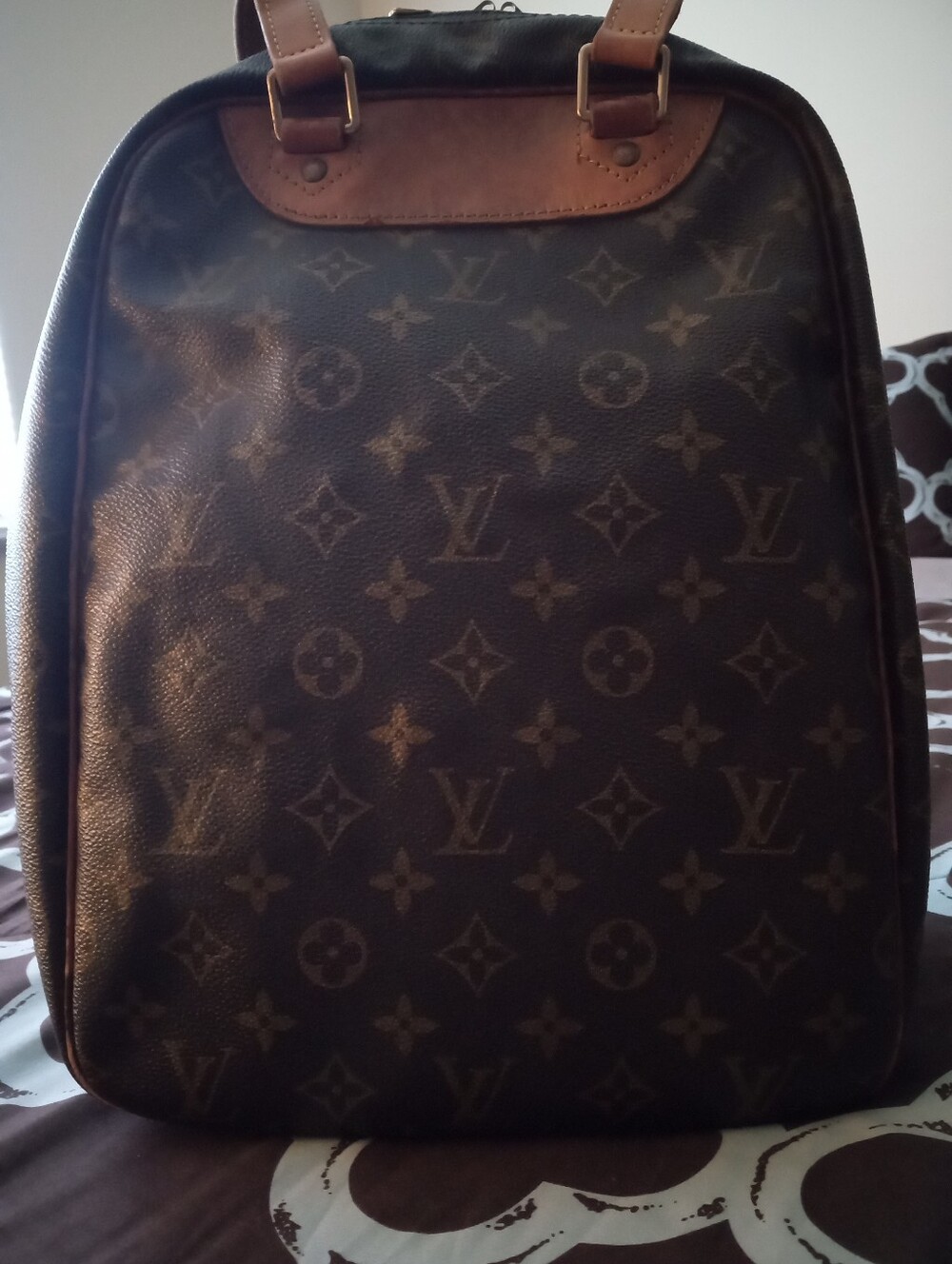 Louis Vuitton Monogram Canvas Excursion Shoe Bag in Brown with Tan Trim.